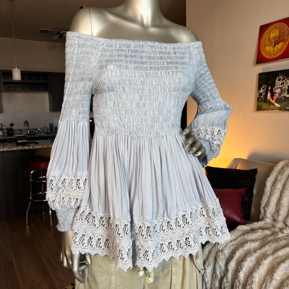 Nostalgia gray off shoulder smocked lace bell sleeve boho top ๐